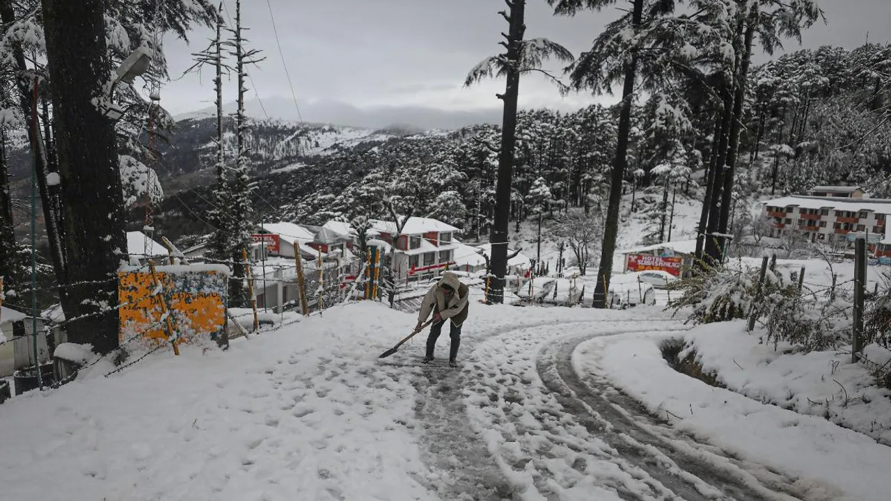 Jammu Srinagar kashmir highway winter weather cold snowfall
