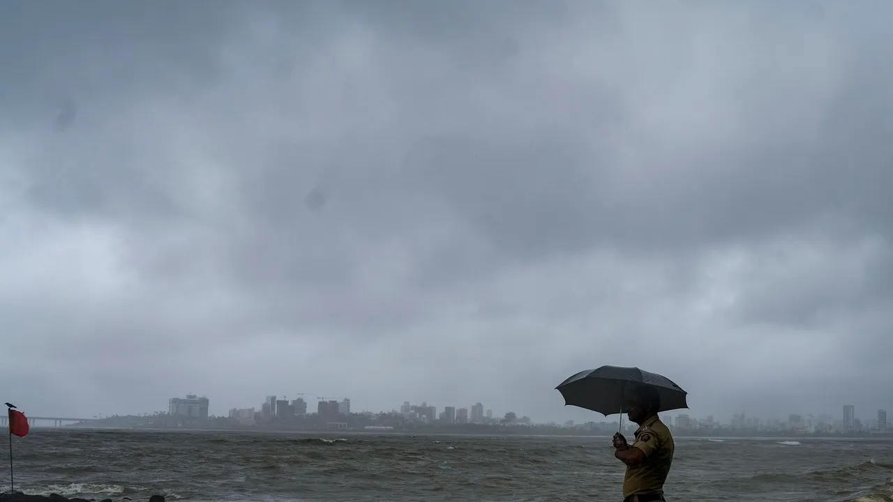 Mumbai rainfall marine Drive