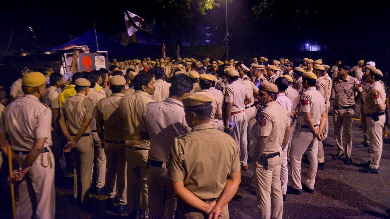 Police personnel after an alleged scuffle between protesting wrestlers and the police at Jantar Mantar on May 3