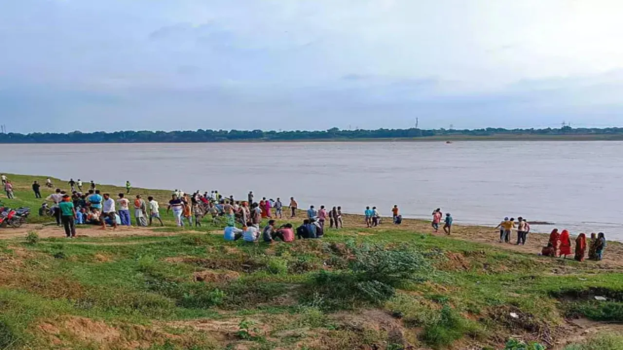 Yamuna river Noida.jpg