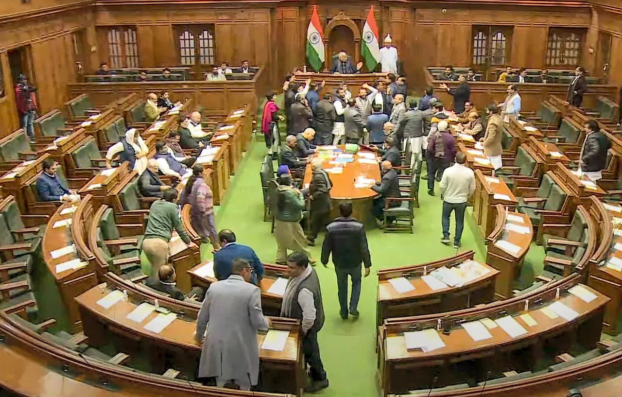 BJP-AAP protest amid Delhi Assembly session