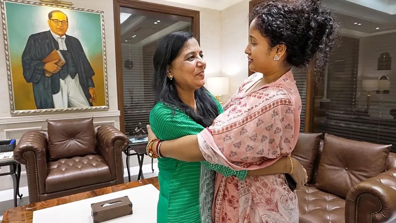 Hemant Soren's wife Kalpana Soren met Delhi Chief Minister Arvind Kejriwal's wife Sunita Kejriwal, in New Delhi.