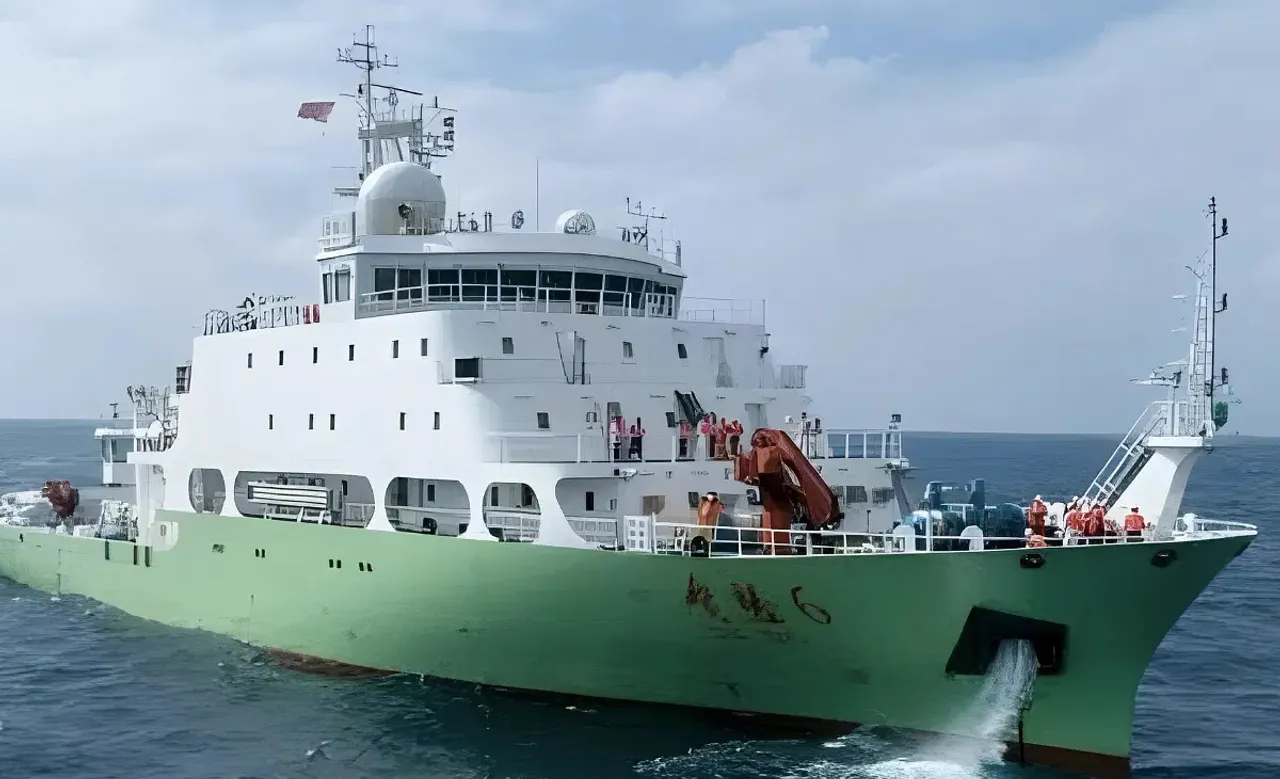 Chinese research vessel.jpg