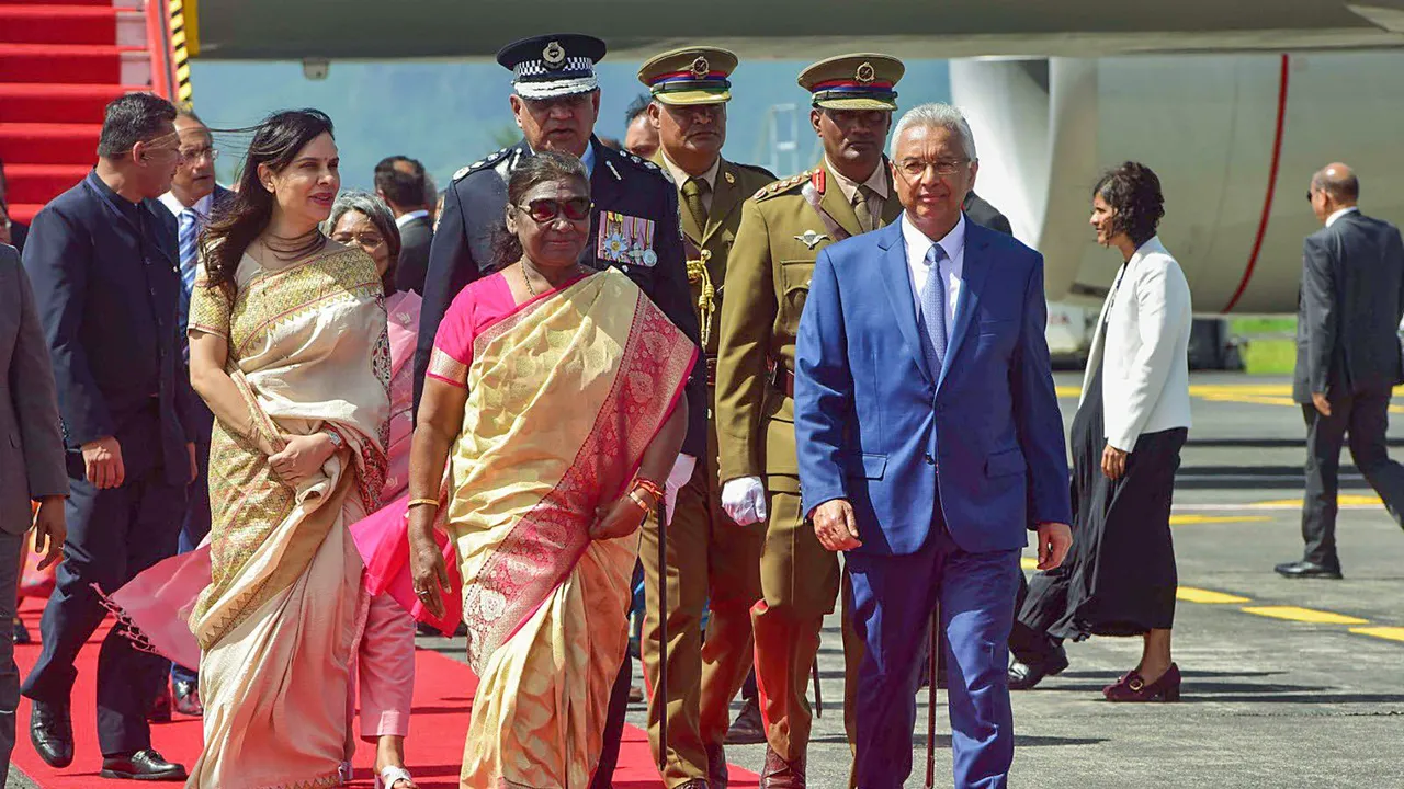 President Droupadi Murmu being received by Prime Minister of Mauritius Pravind Jugnauth upon her arrival in Mauritius on a 3-day state visit