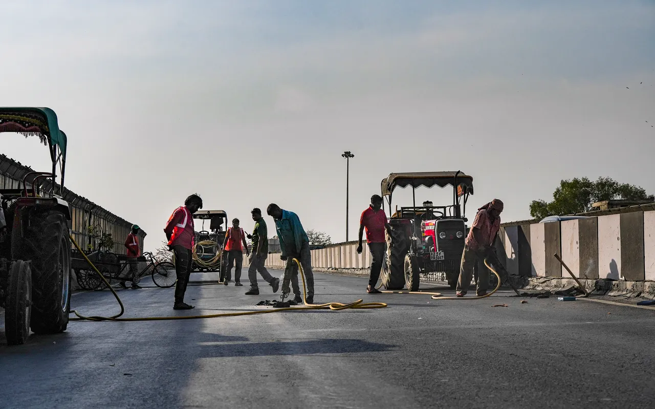 Chirag Delhi flyover shut for 50 days