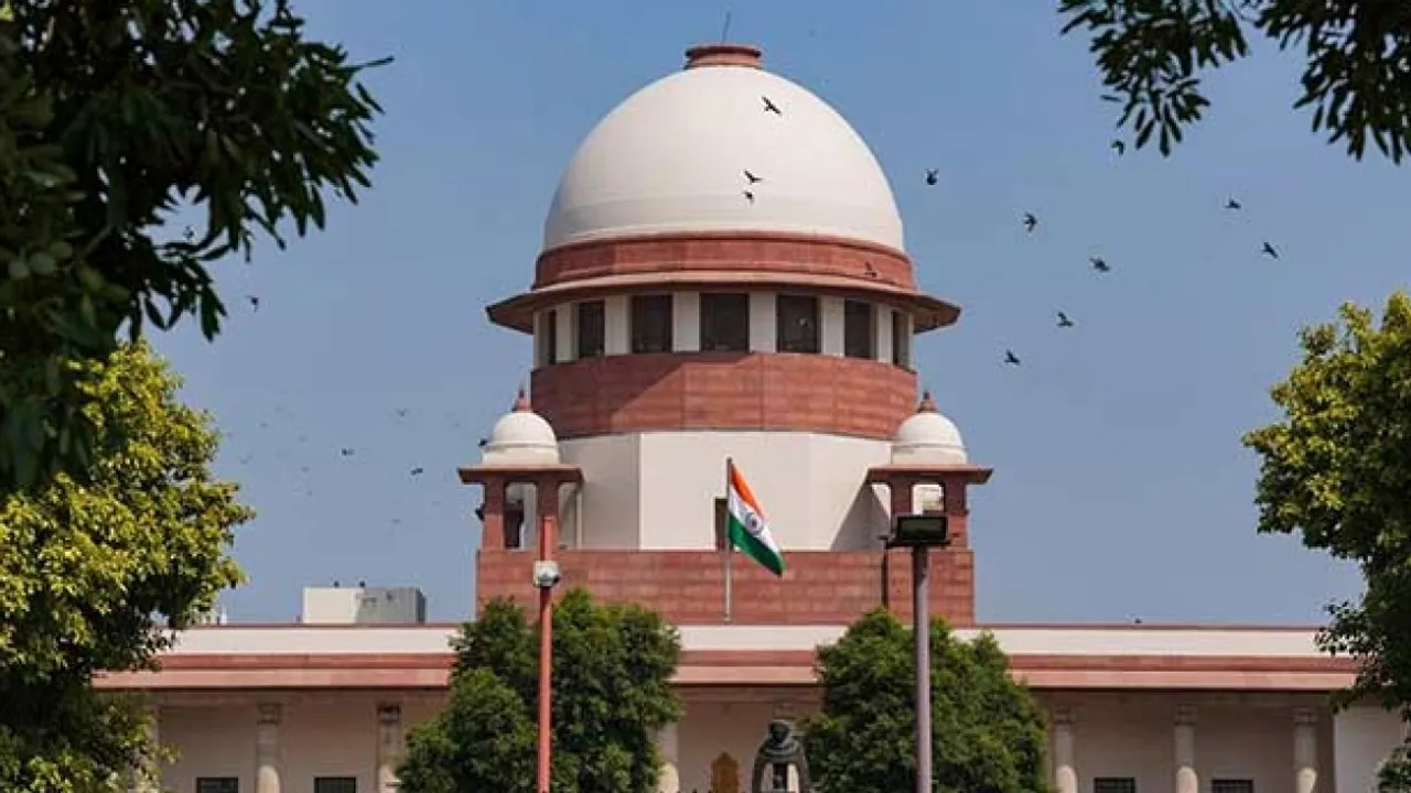 Contempt case: SC orders forthwith release of two UP officials held in custody