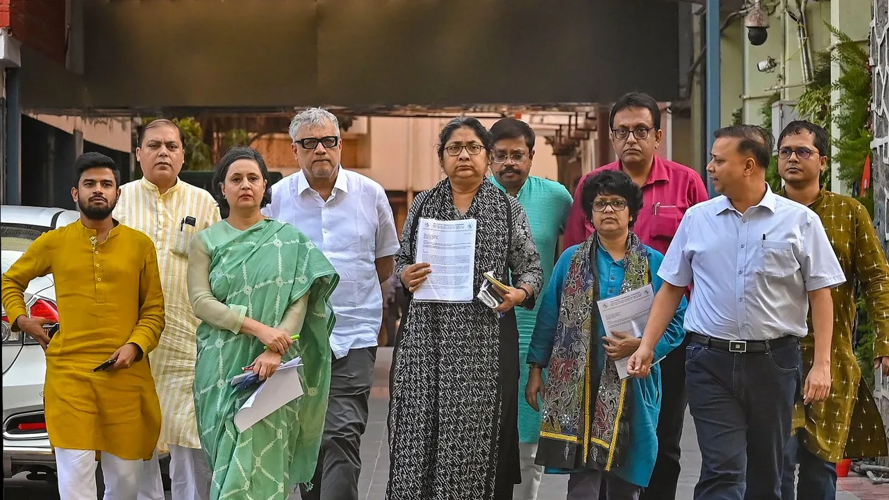 TMC delegation meets full bench of EC, demands chiefs of CBI, I-T, NIA and ED be changed