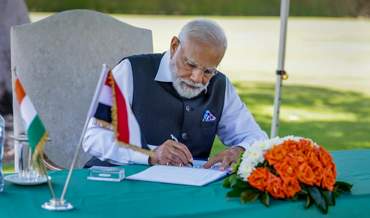 Narendra modi signing Egypt