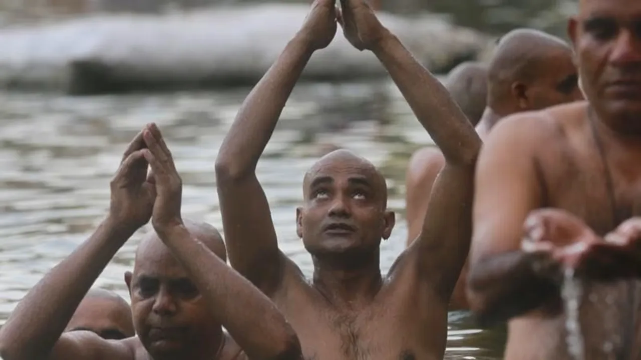 People pay obeisance to forefathers on Mahalaya
