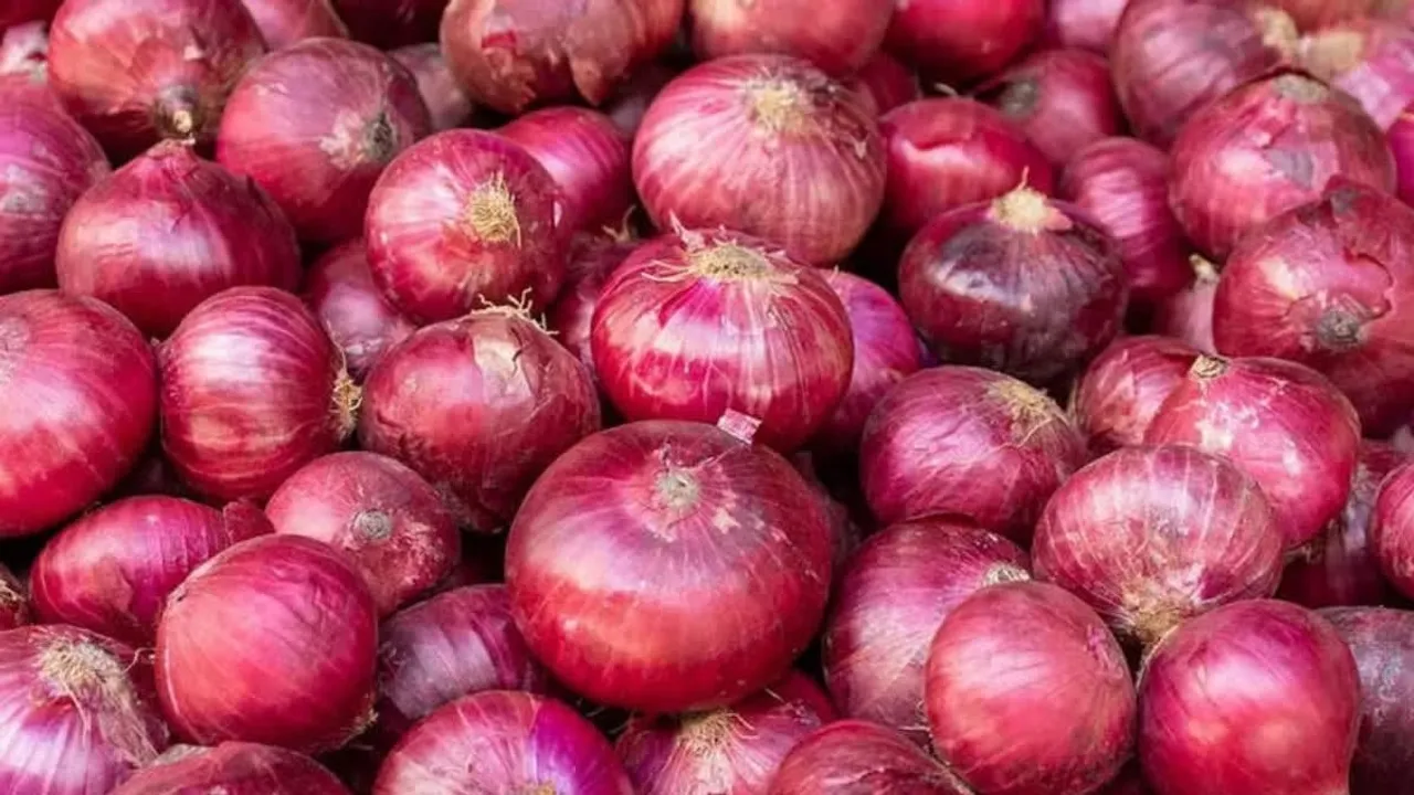 Retail onion price up 57%; Centre steps up buffer onion sale to provide relief to consumers