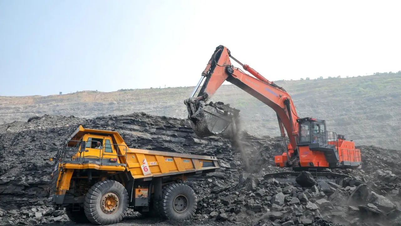 Coal India: Executives threaten to hold strike over pay conflict