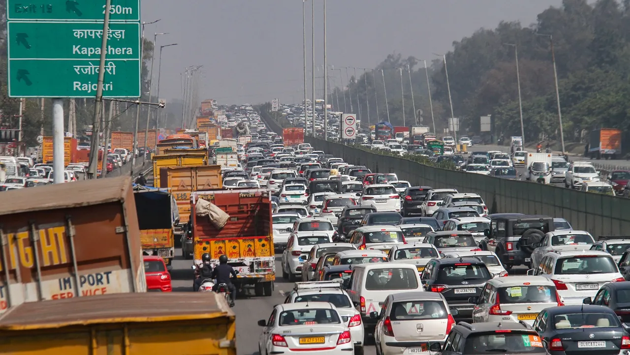 Vehicles, traffic jam, Delhi-Gurugram Expressway protesting farmers' 'Delhi Chalo