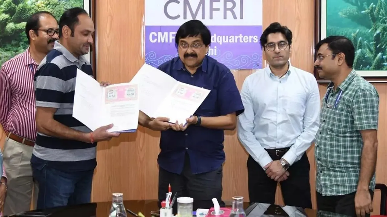 CMFRI Director A Gopalakrishnan and Co-founder and CEO of the Neat Meatt Biotech Sandeep Sharma after signing an MoU for research collaboration. 
