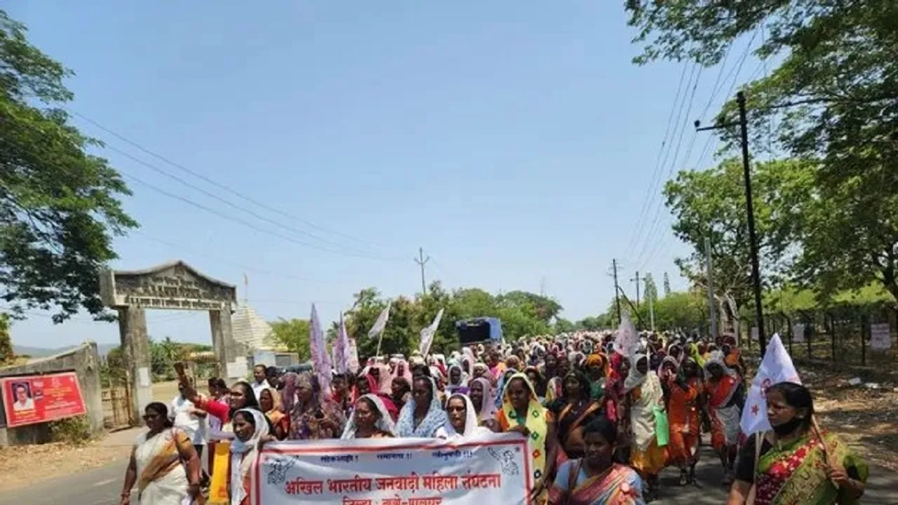 Palghar women stage sit-in protest over water crisis