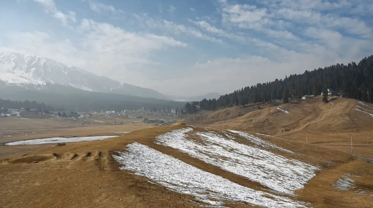 Lack of Snow in Kashmir leads to snowless gulmarg