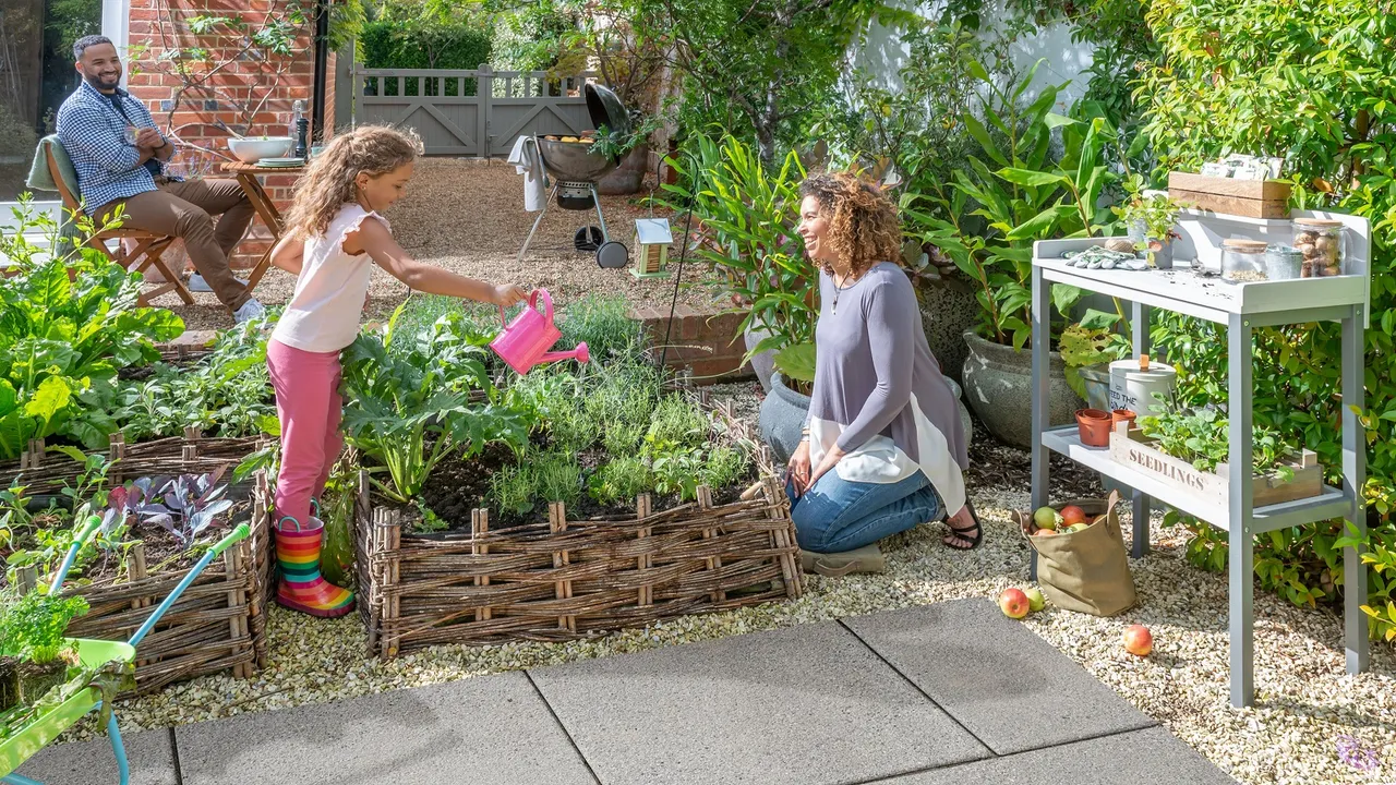 People who grow their own fruit and veg waste less food and eat more healthily, says research