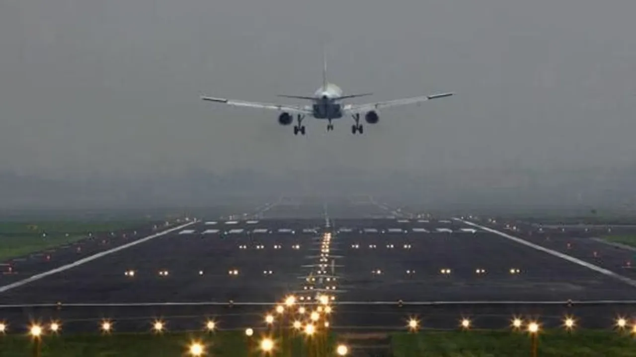 Delhi Airport Fog Flight Airline Aviation Take off