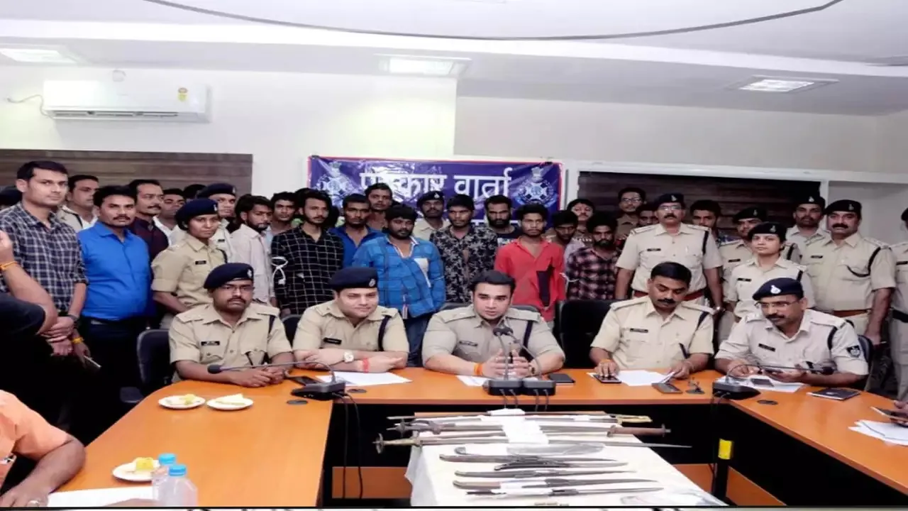 5 swords, other weapons seized in Palghar; 2 persons arrested