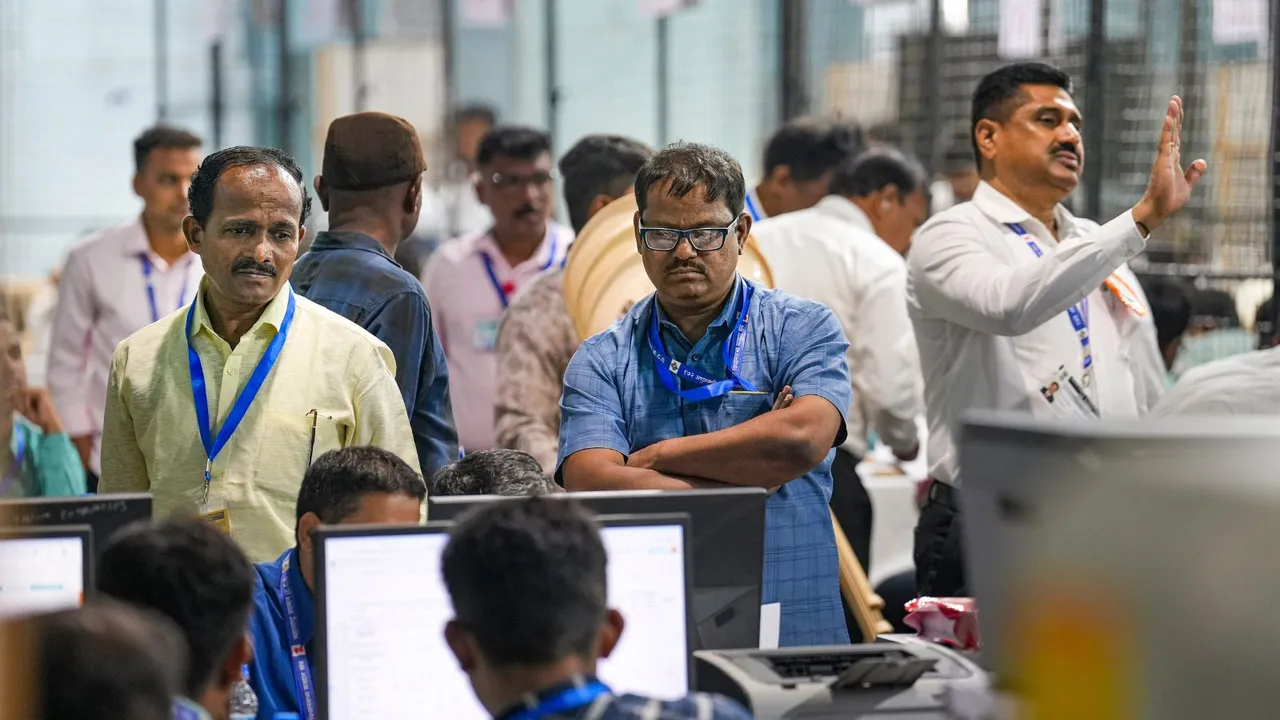 Maharashtra BJP, Shiv Sena (UBT) leading in 11 seats, Cong ahead in 10