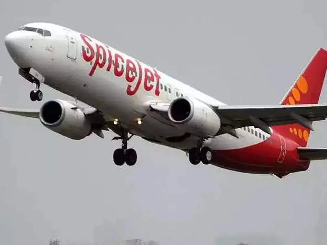 False warning in cockpit: Srinagar-bound SpiceJet flight returns to Delhi airport