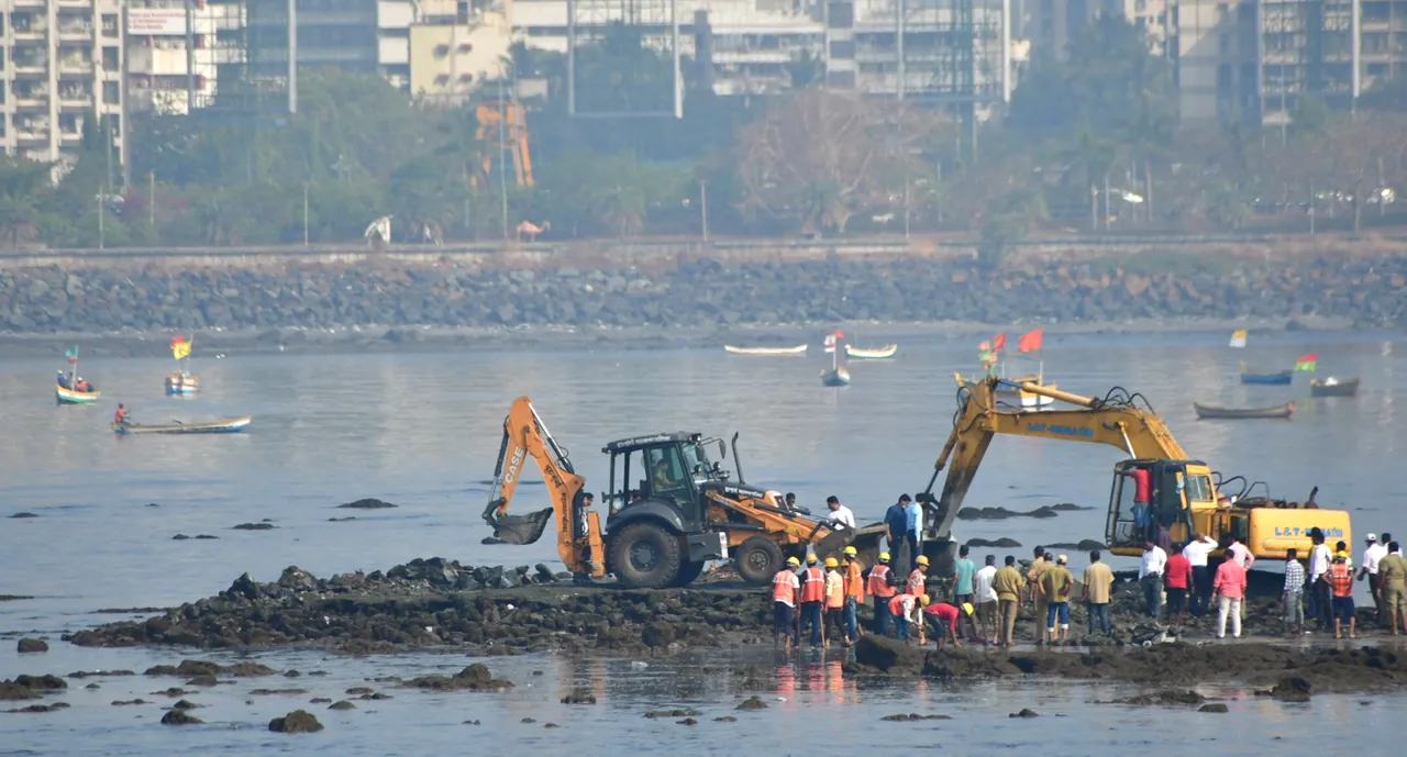 Mumbai: 'Mazar' structure coming up illegally off Mahim beach removed