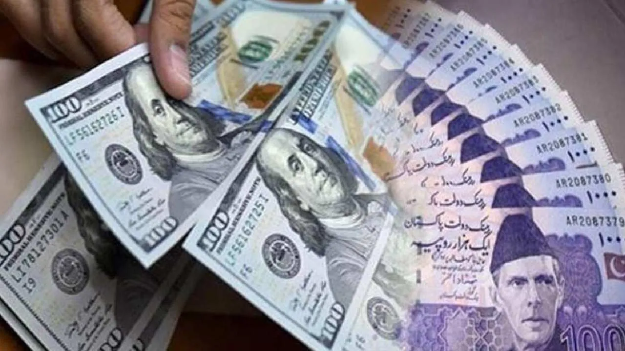 Pakistan's currency plunges to Rs 262.6 against US dollar