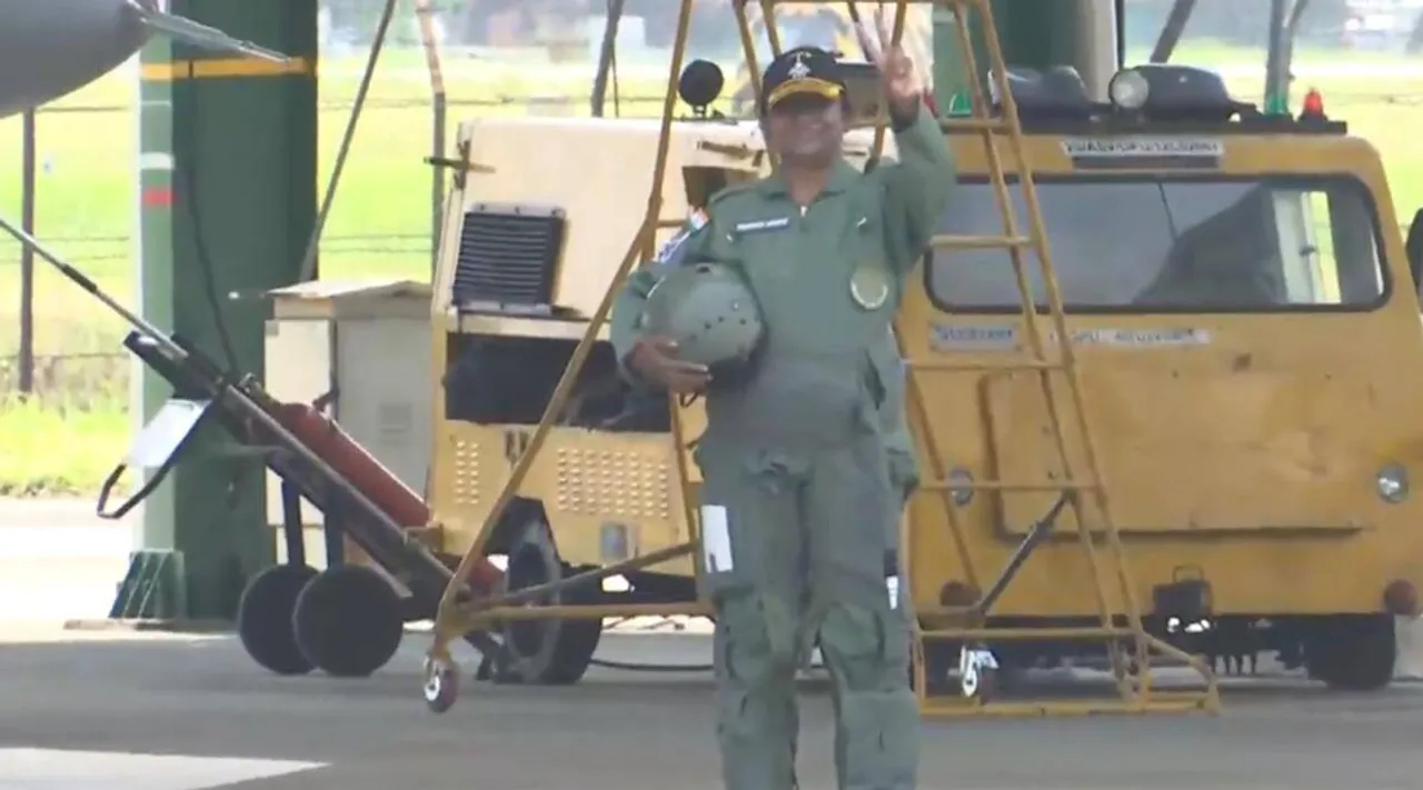 President Droupadi Murmu takes sortie on Su-30 MKI aircraft