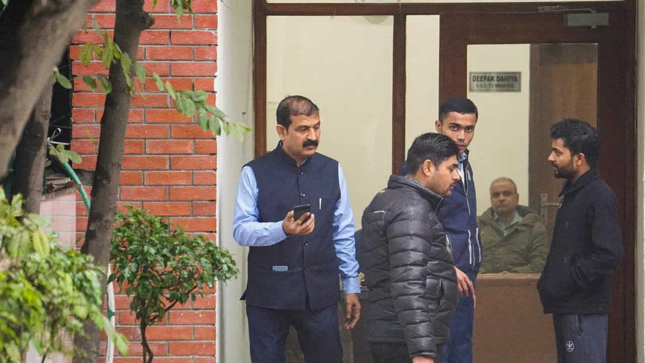 Delhi Police Crime Branch officials at the residence of Delhi minister Atishi Singh to serve her a notice