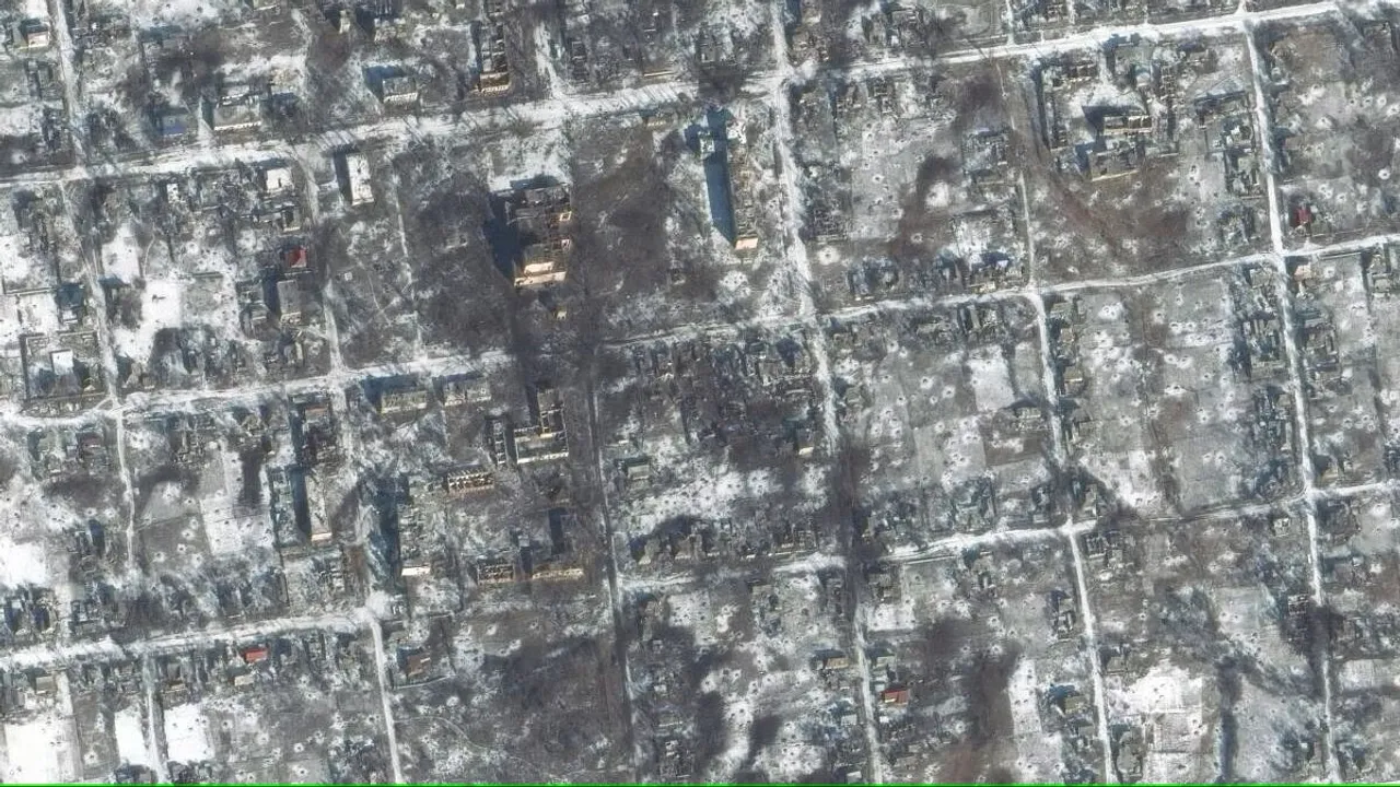 War in Ukraine at 2 years: Destruction seen from space - via radar