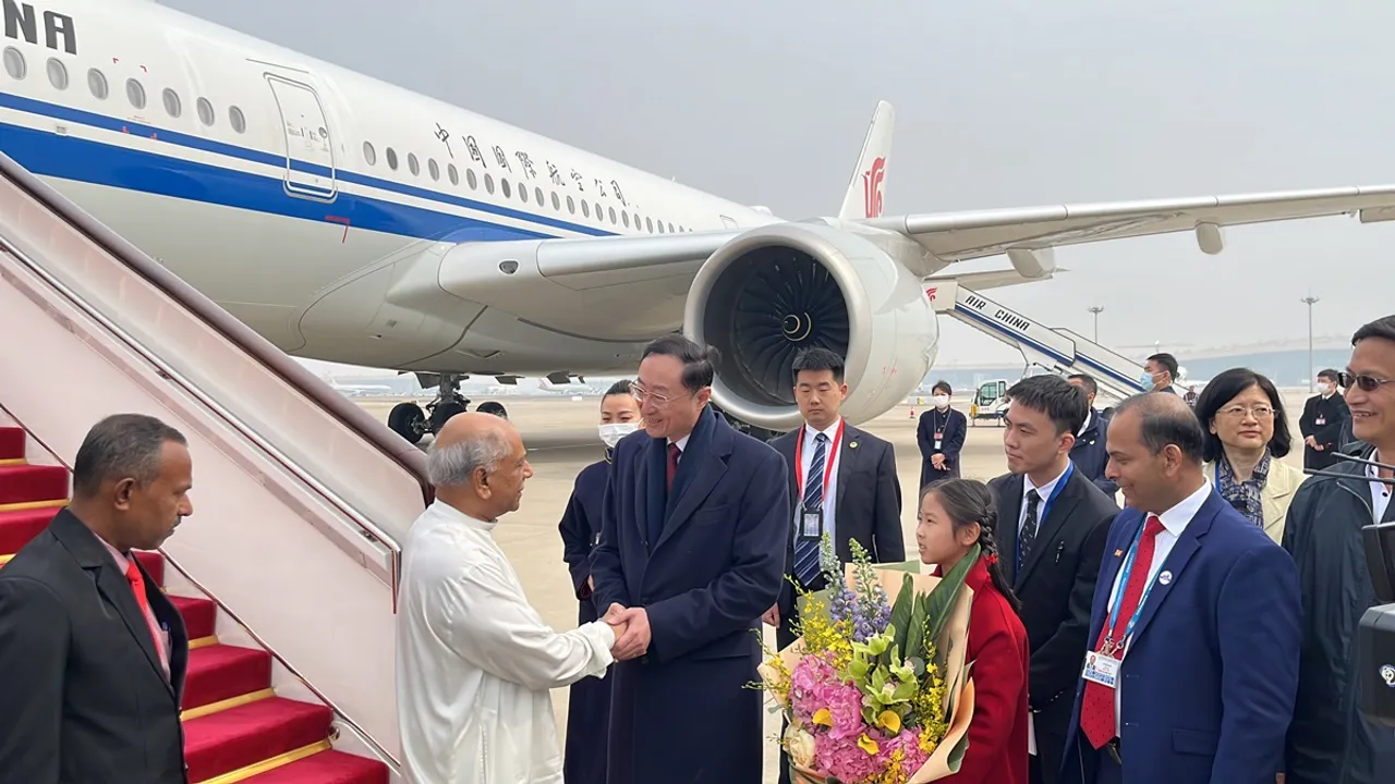 Sri Lankan Prime Minister Dinesh Gunawardena arrives in China for official visit