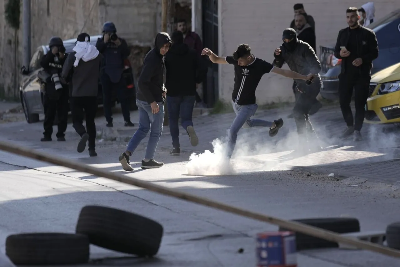 Palestinians say 2 killed in Israeli army raid in West Bank