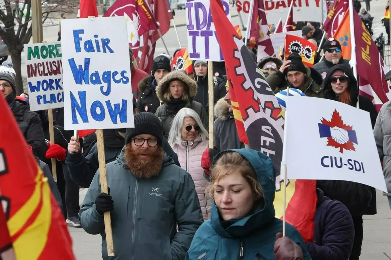 Canada: Over 155,000 federal workers start strike over wages
