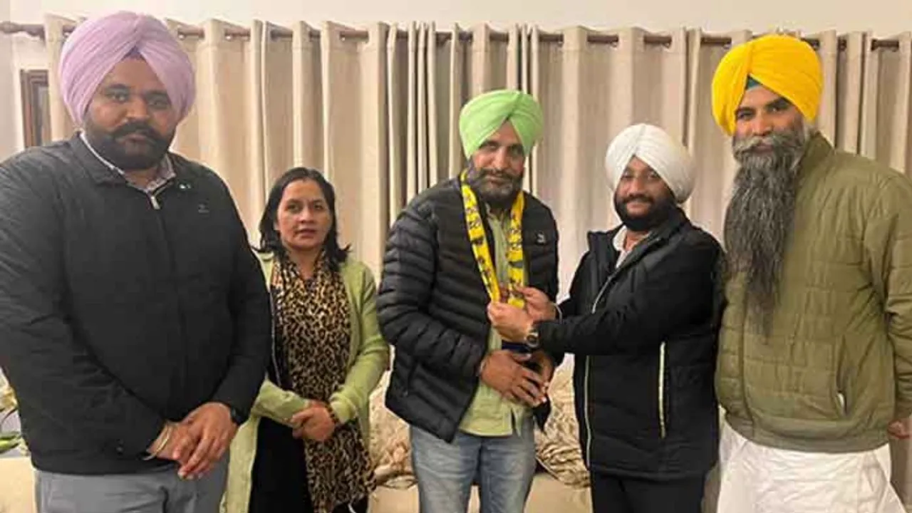 BJP councillor joins AAP ahead of Chandigarh mayoral polls