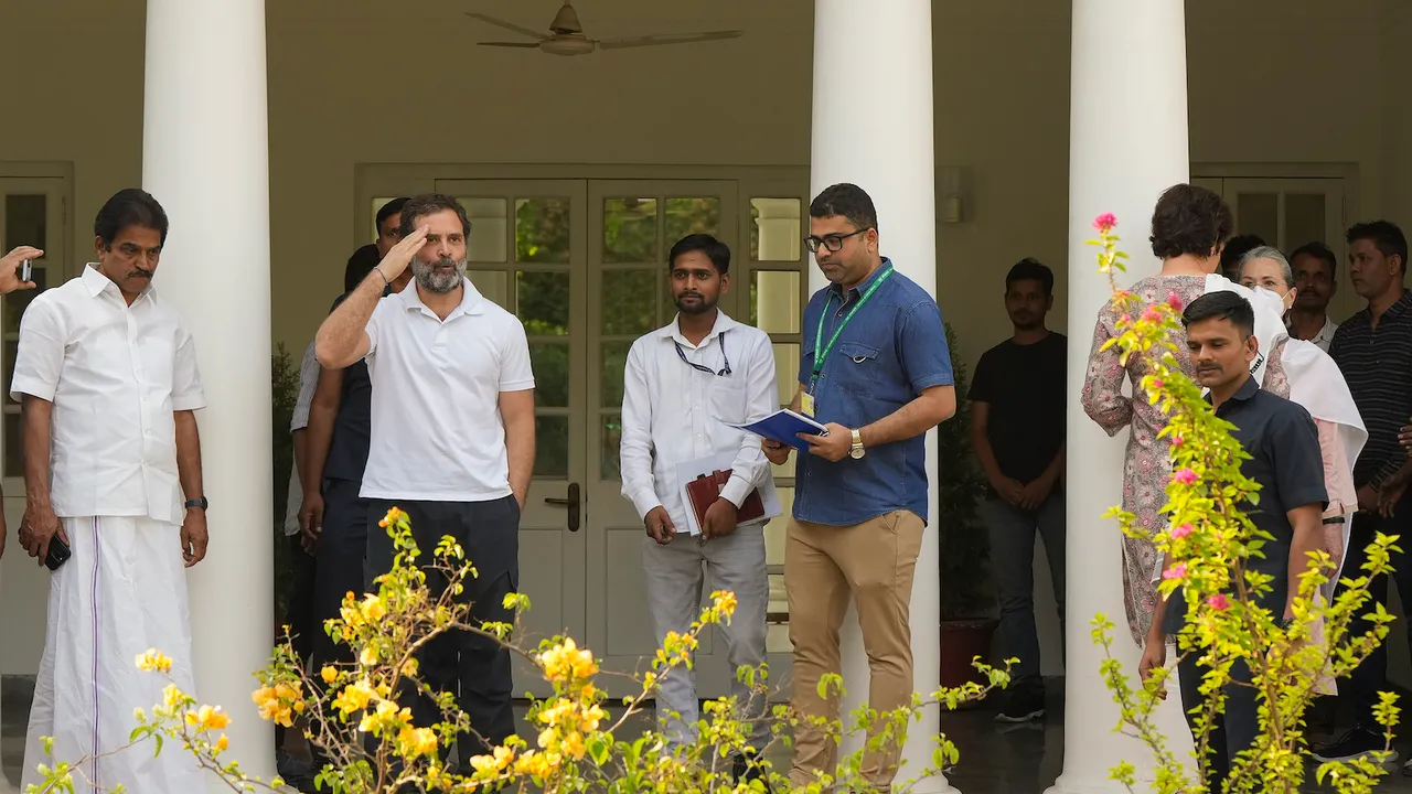 Rahul Gandhi after handing over the key of 12, Tughlak Lane bungalow to a CPWD official