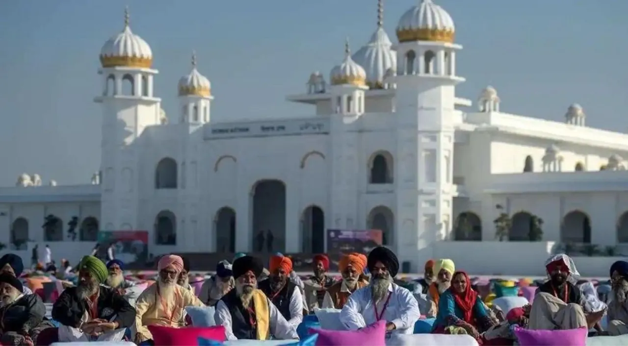 Sikh elderlies Gurudwara.jpg