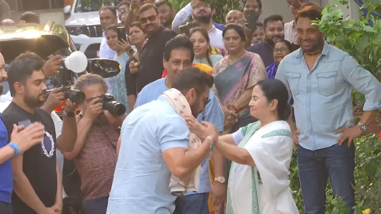 Salman Khan visits Mamata Banerjee's residence in Kolkata