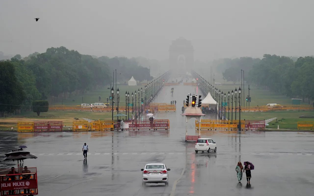 Fresh spell of rain in Delhi, minimum temperature 25.2 deg C