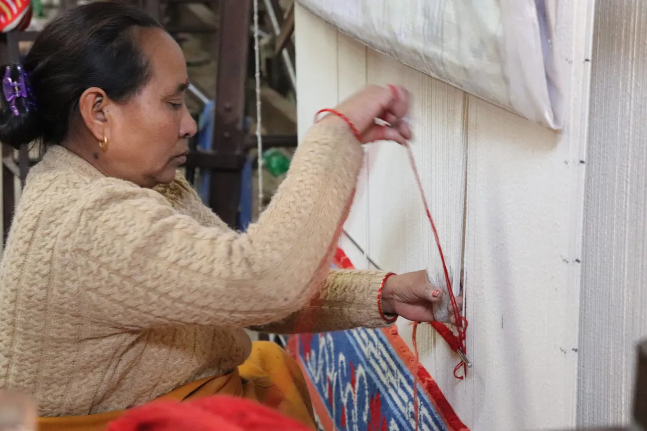 Tibetan carpet weaving.jpg