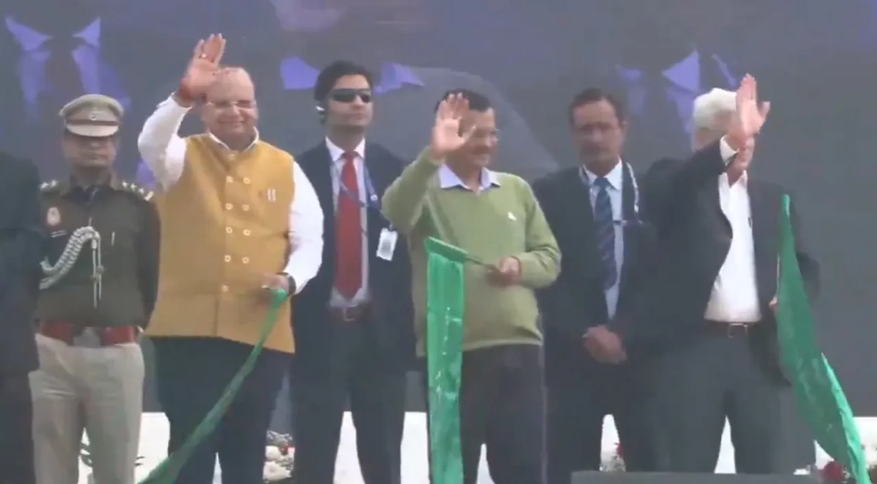 Arvind Kejriwal, VK Saxena and Kailash Gahlot flagged off 350 new electric buses on the roads of Delhi.