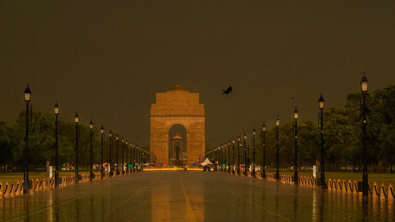View of India Gate amid winds and a spell of light rains, in New Delhi, Tuesday, April 23, 2024