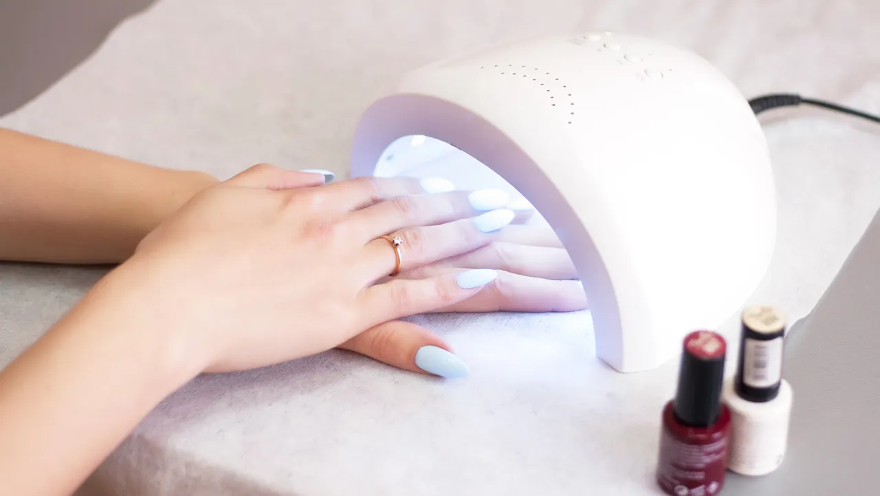 UV Nail Polish Dryer