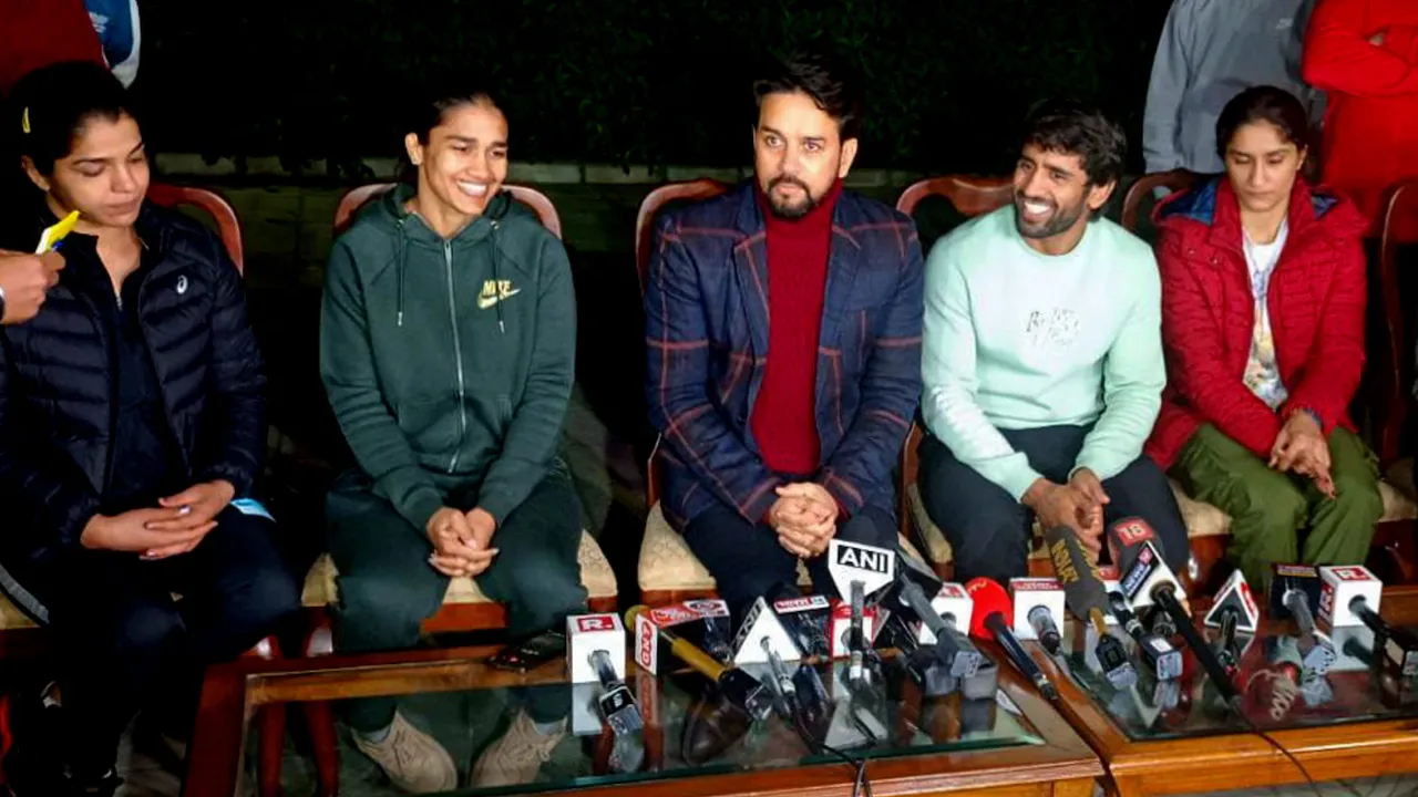 Union Sports Minister Anurag Thakur with wrestlers Bajrang Punia, Vinesh Phogat, Babita Phogat, Sakshi Malik and Ravi Dahiya addresses a press conference at his residence