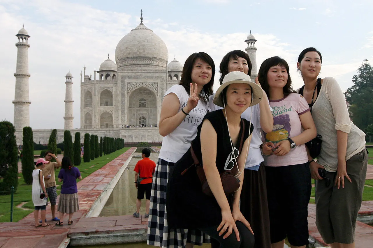 Foreign Travellers India Taj Mahal