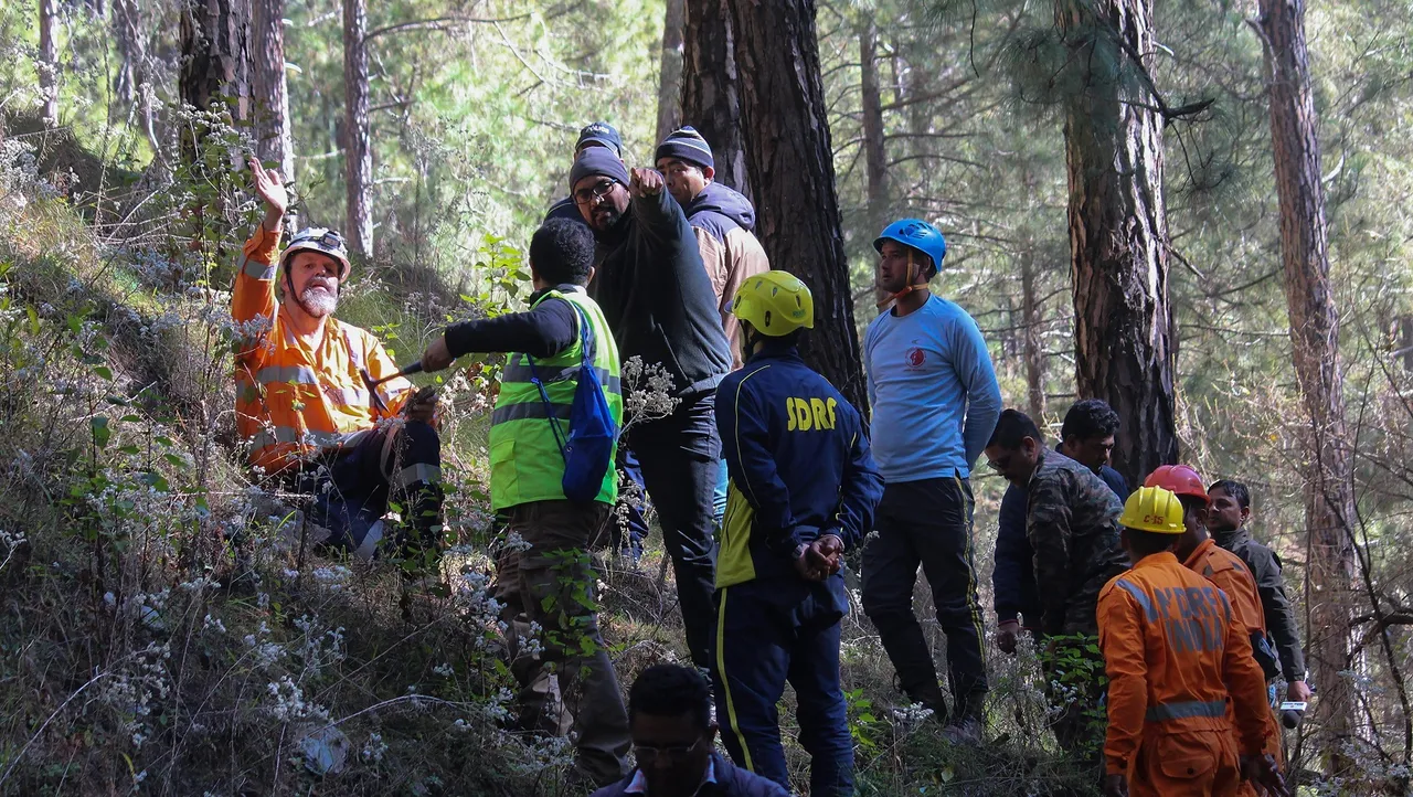 Silkyara Rescue operation International Team.jpg