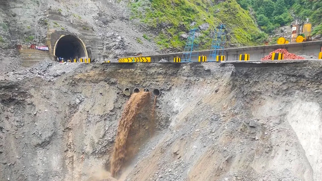 Landslide on Jammu-Srinagar highway