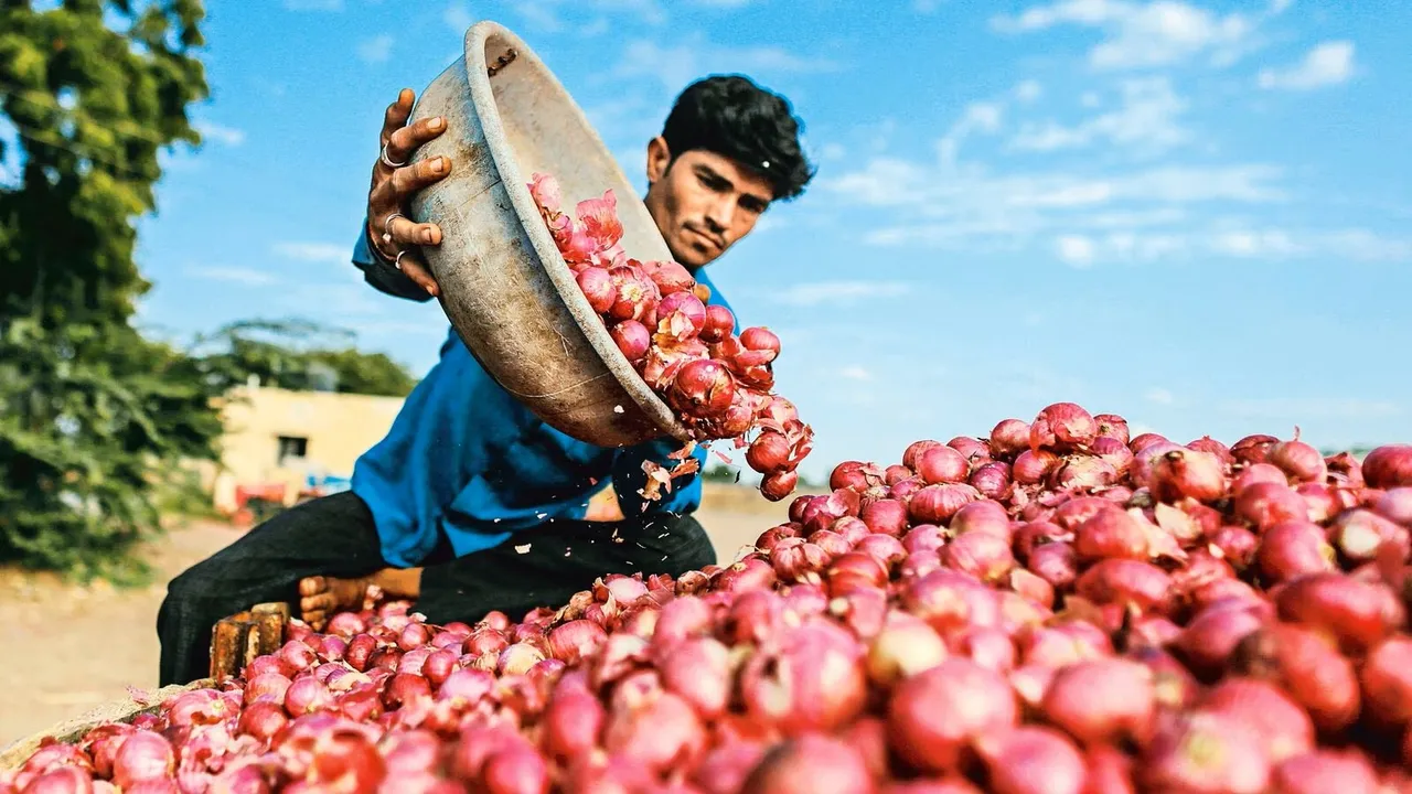 Govt lifts ban on onion exports; imposes minimum export price of USD 550/tonne