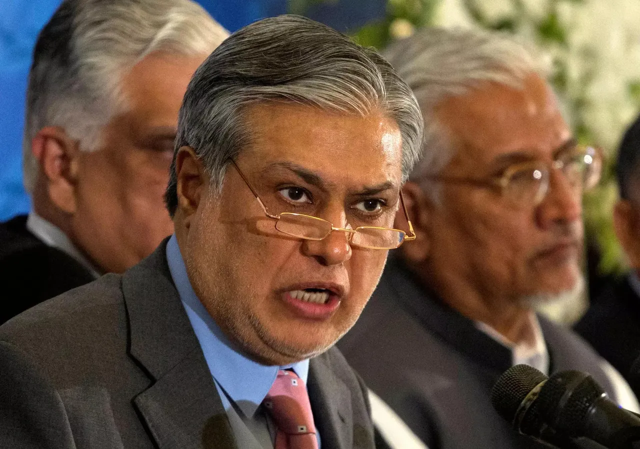 ishaq dar.jpg