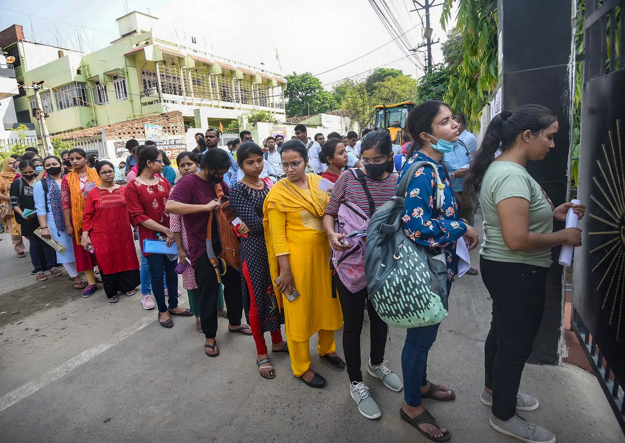 Aspirants form a queue as they arrive at an examination centre to appear for the Union Public Service Commission (UPSC) Civil Services Prelims exam 2023