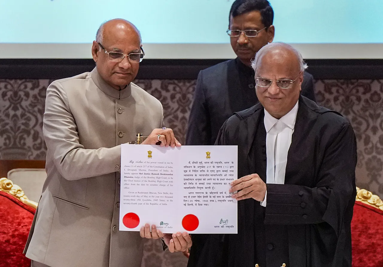 Maharashtra Governor Ramesh Bais with Justice Ramesh Deokinandan Dhanuka during the latter's swearing-in ceremony as the Chief Justice of Bombay High Court, at Rajbhavan in Mumbai