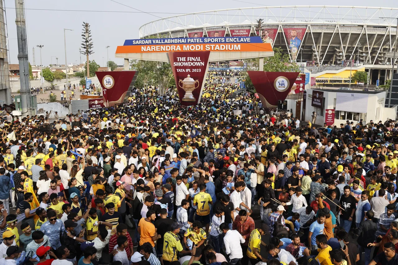 Cricket fans wait to get entry to the Narendra Modi Stadium for the IPL 2023 final match between Gujarat Titans and Chennai Super Kings, in Ahmedabad